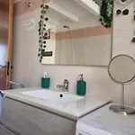 Casa S Leonardo 아파트 크로토네
